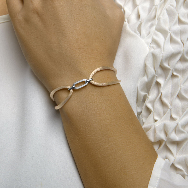 Basis | Ivoor gevlochten armband uitgevoerd met een 925 zilveren element