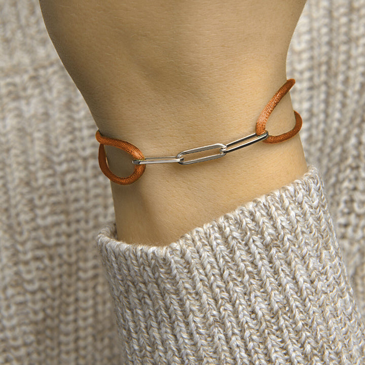 Basis | Roest gevlochten armband uitgevoerd met gerhodineerd 925 zilveren schakels met een breedte van 5mm