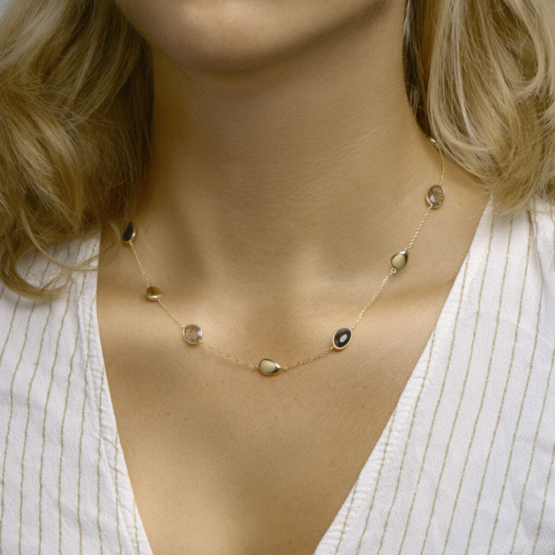 Basis | 14k Geelgouden collier uitgevoerd met schitterend zwart rutiel en onyx