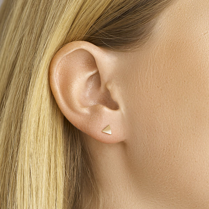 Basis | Geelgoud op zilveren oorknoppen met een afmeting van 5mm