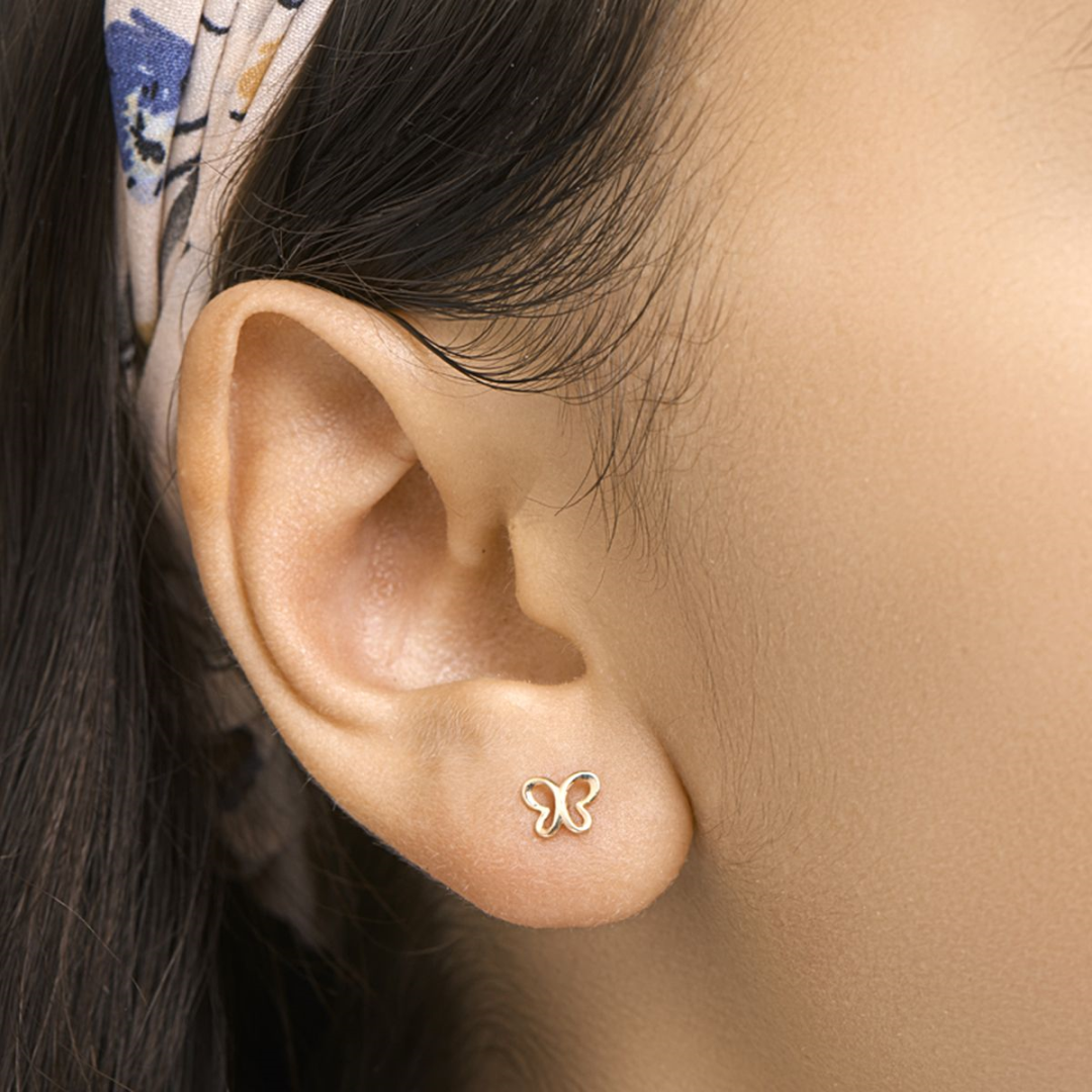 Basis | Geelgouden oorknoppen met een vlinder in de afmeting 5mm