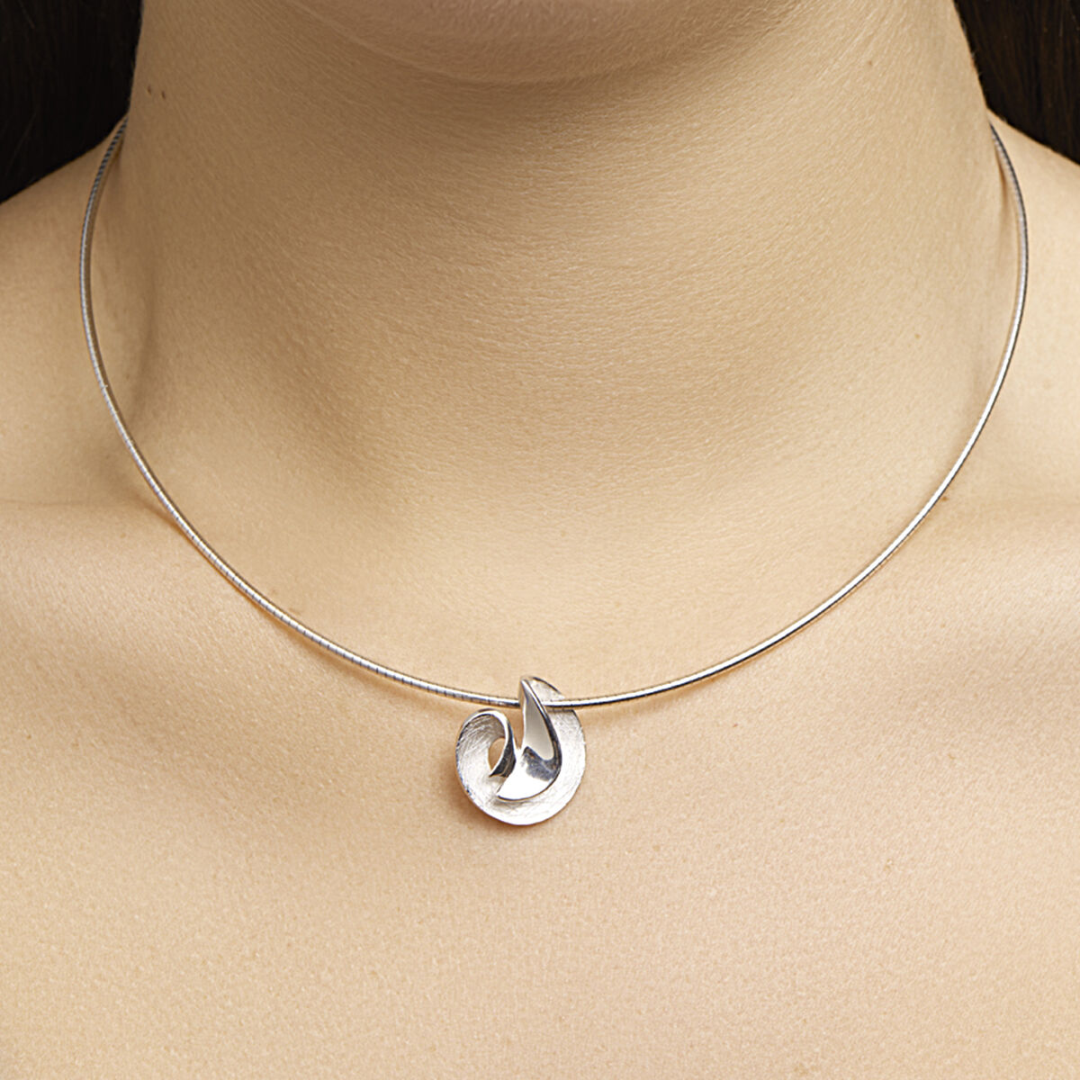 Basis | Gerhodineerd zilveren collier met een poli en gescratchte afwerking