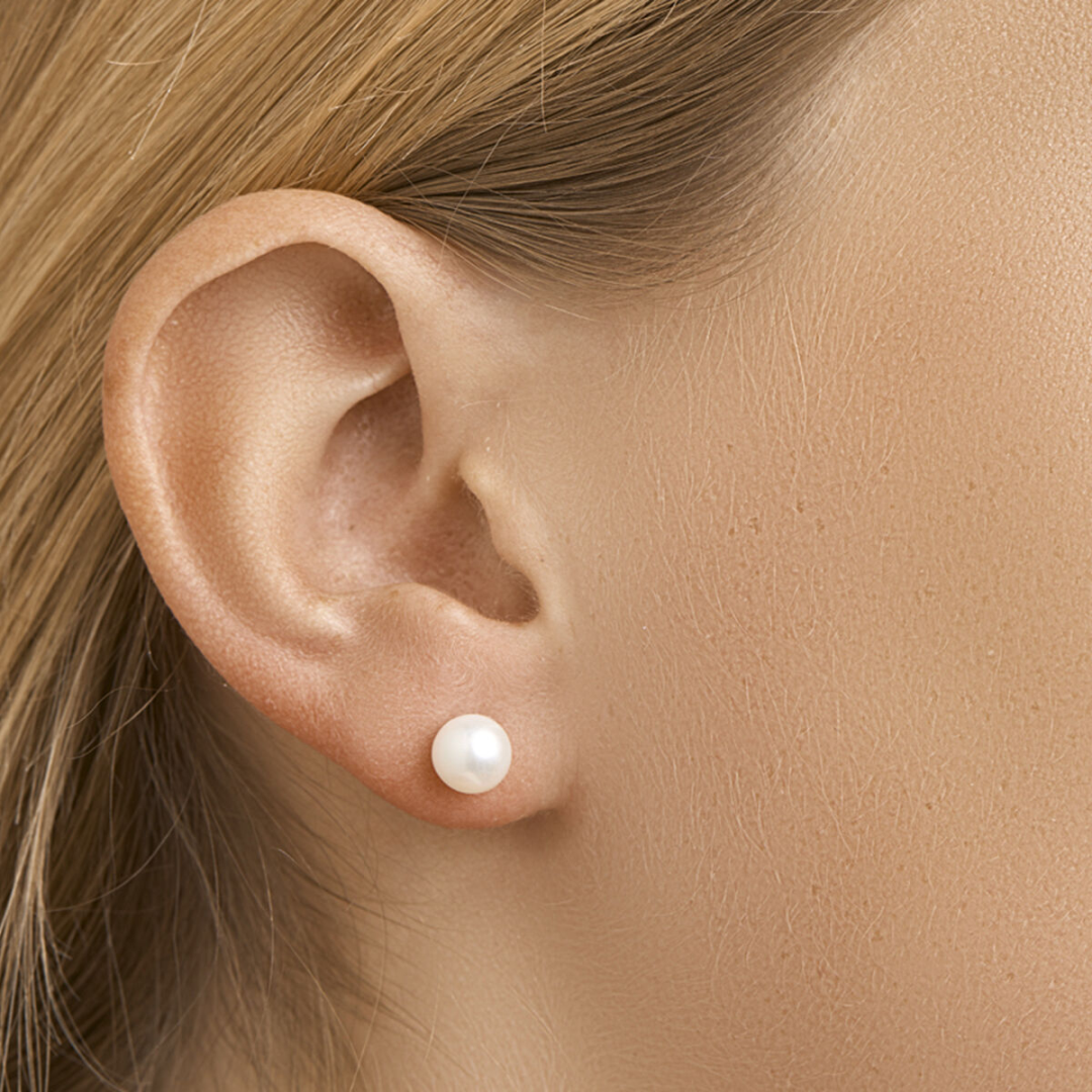 Basis | Gerhodineerd zilveren oorknoppen met een zoetwaterparel