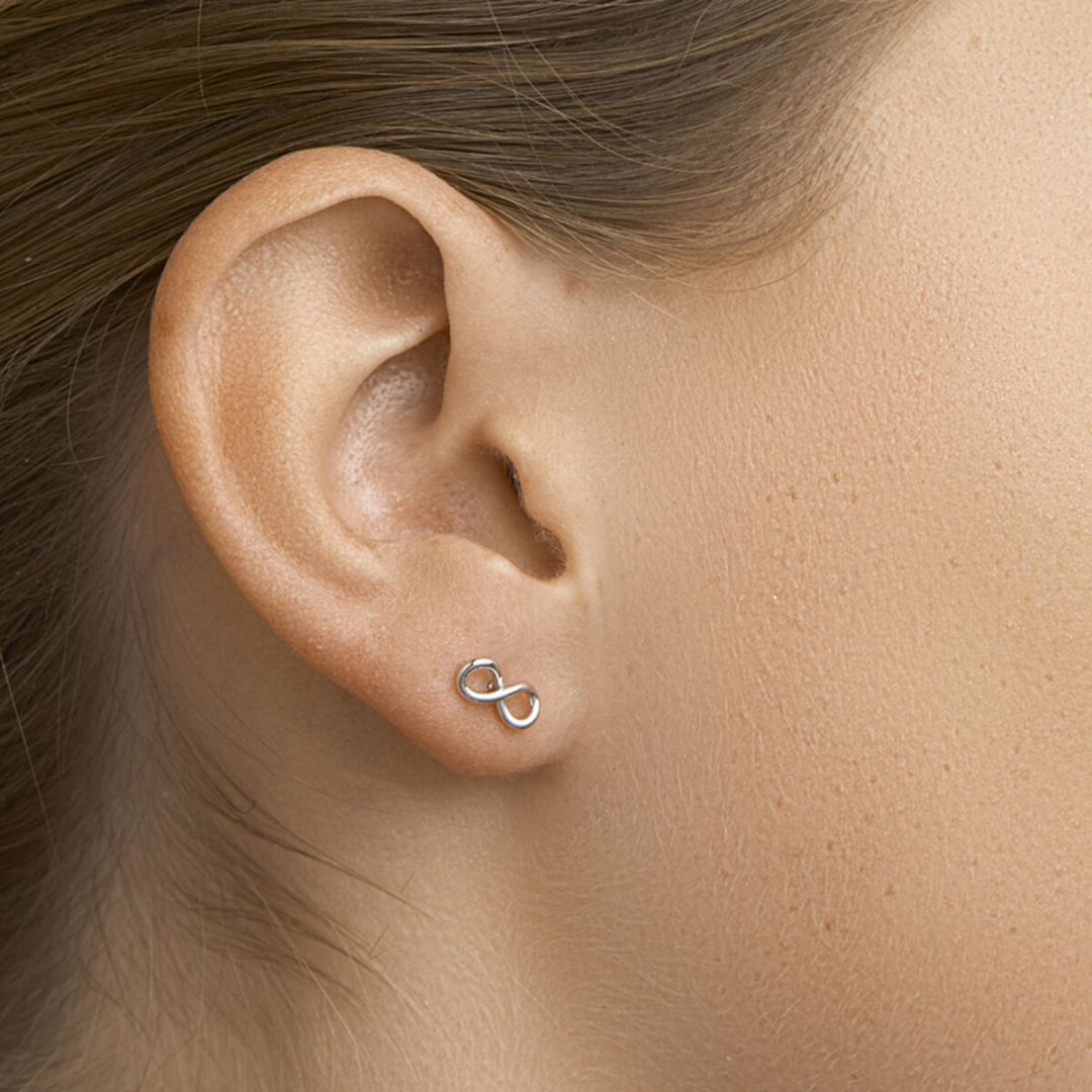Basis | Gerhodineerd zilveren oorknoppen met infinity teken