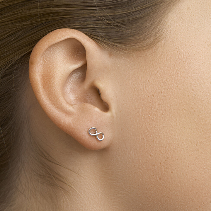 Basis | Gerhodineerd zilveren oorknoppen met infinity teken