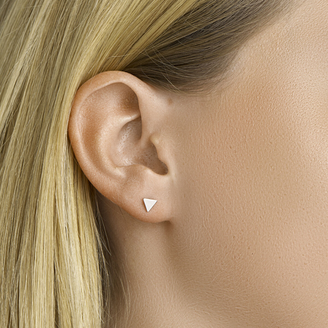 Basis | Zilver gerhodineerde oorknoppen driehoek van 5mm