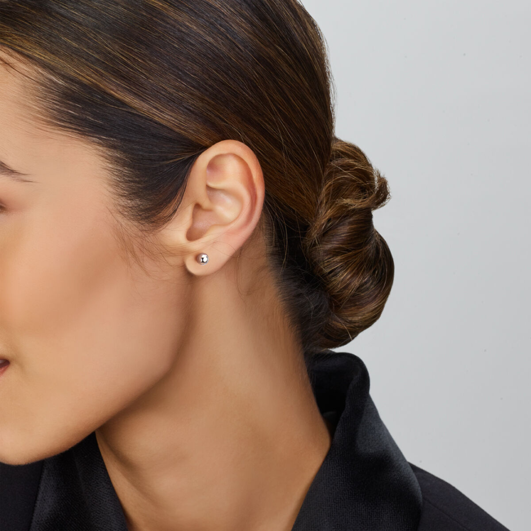 Basis | Zilveren oorknoppen met een bol