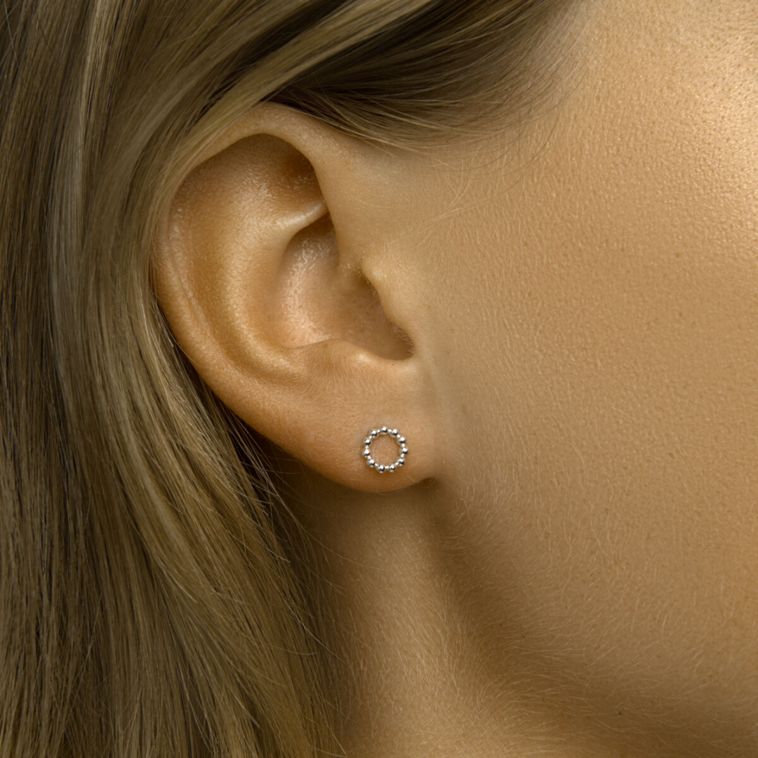 Basis | Zilveren oorknoppen uitgevoerd met bolletjes