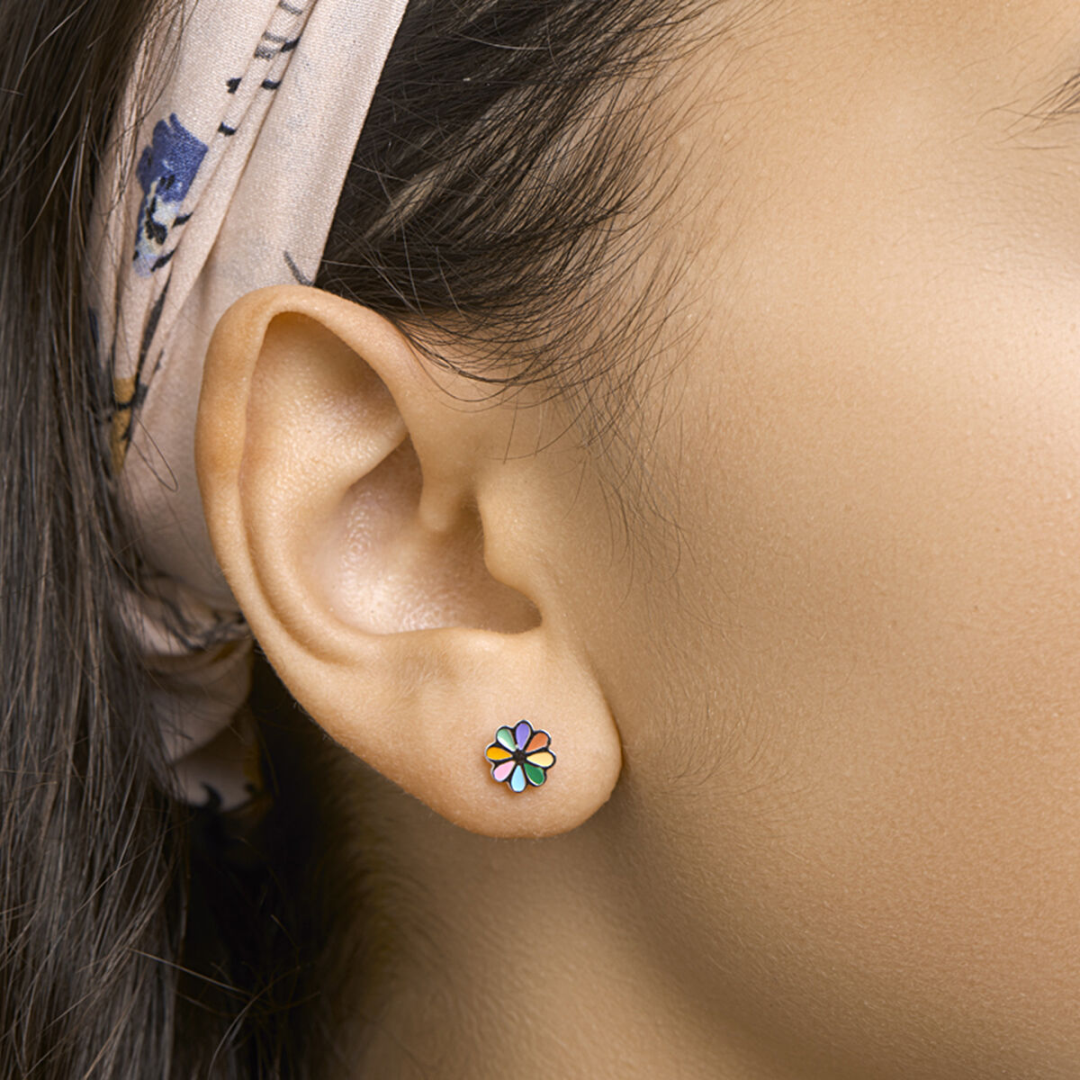 House of SIS | Gerhodineerd zilveren bloem oorknoppen uitgevoerd met verschillende kleuren emaille