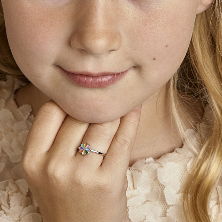 House of SIS | Gerhodineerd zilveren ring uitgevoerd met een bloem in verschillende vrolijke kleuren emaille
