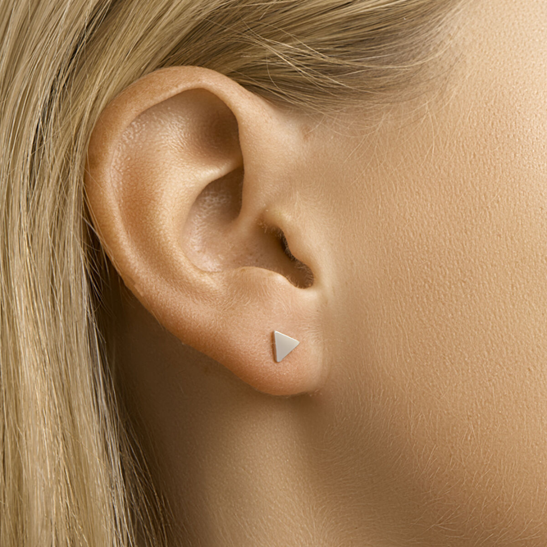 House of SIS | Zilver gerhodineerde oorknoppen driehoek van 5mm