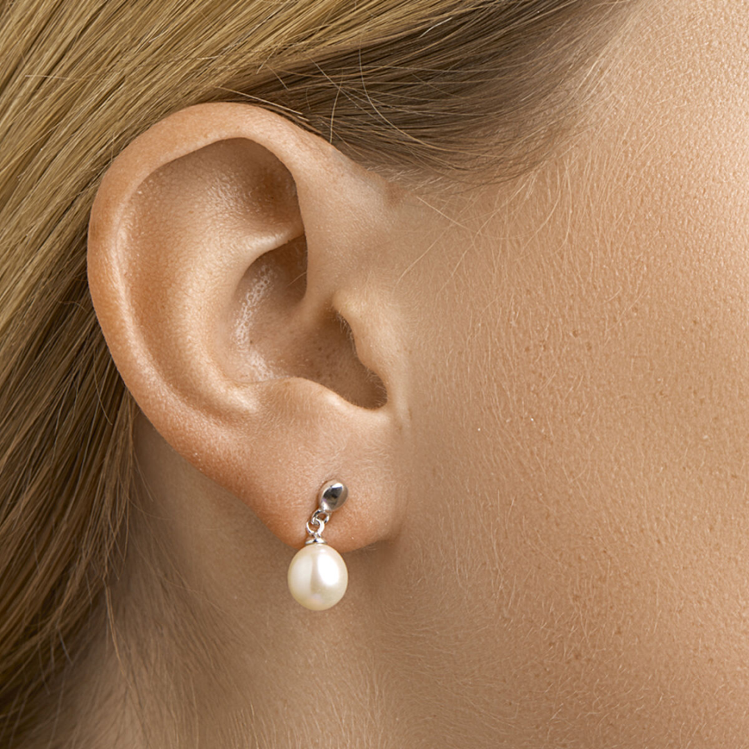 House of SIS | Zilveren oorhangers uitgevoerd met zoetwaterparel