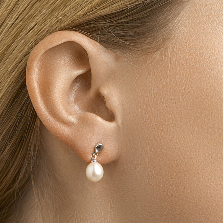 House of SIS | Zilveren oorhangers uitgevoerd met zoetwaterparel