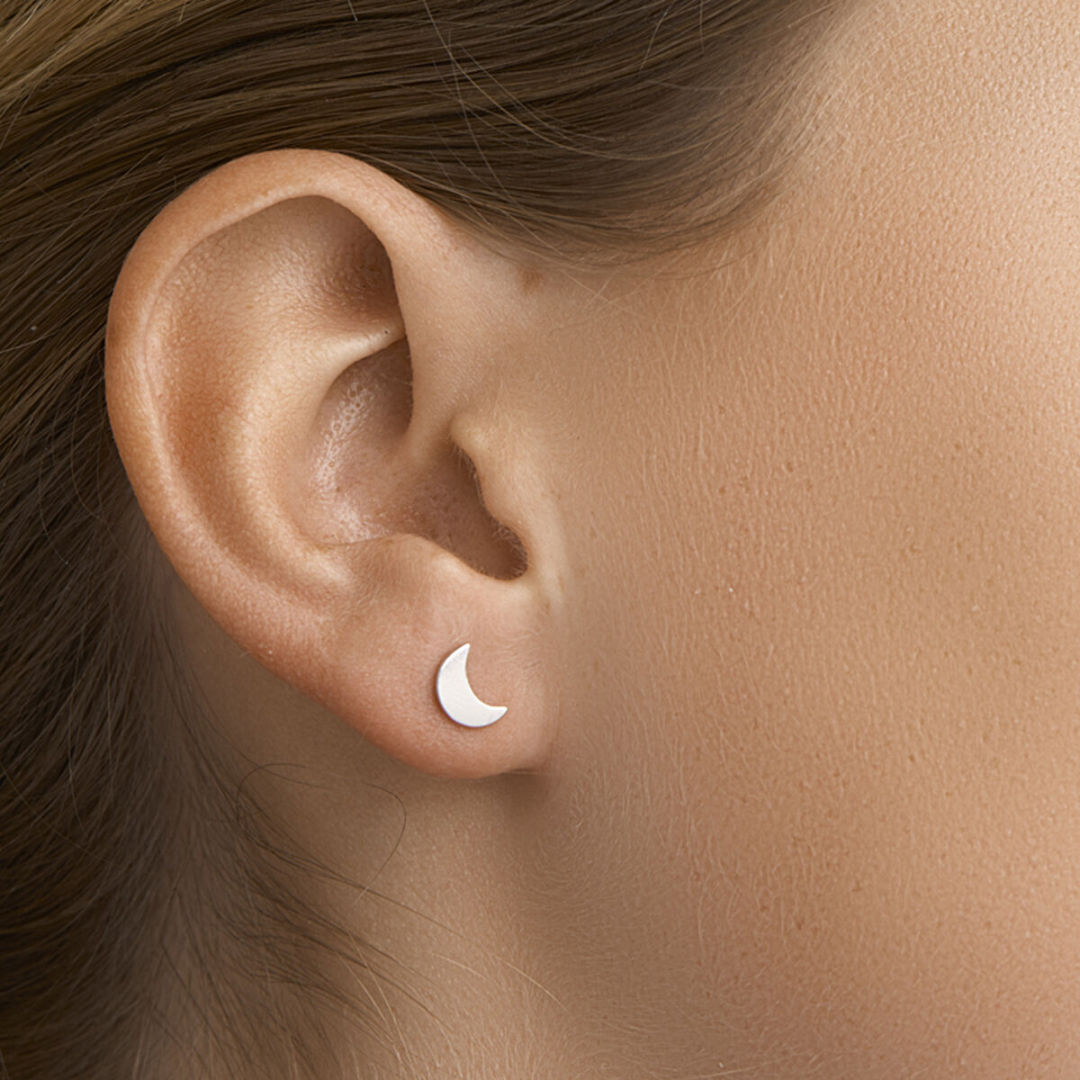 House of SIS | Zilveren poli uitgevoerde oorknoppen maan