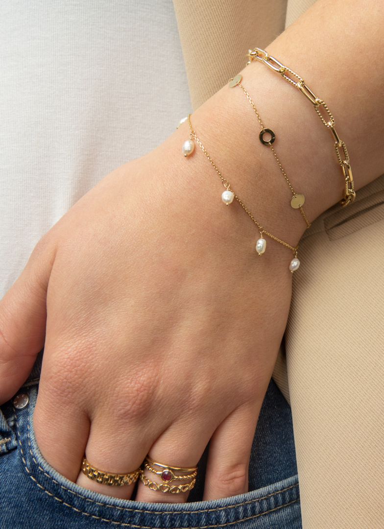 Jackie Gold | 14 karaat geelgouden armband met 3 dichte en 2 open cirkels | Barceloneta