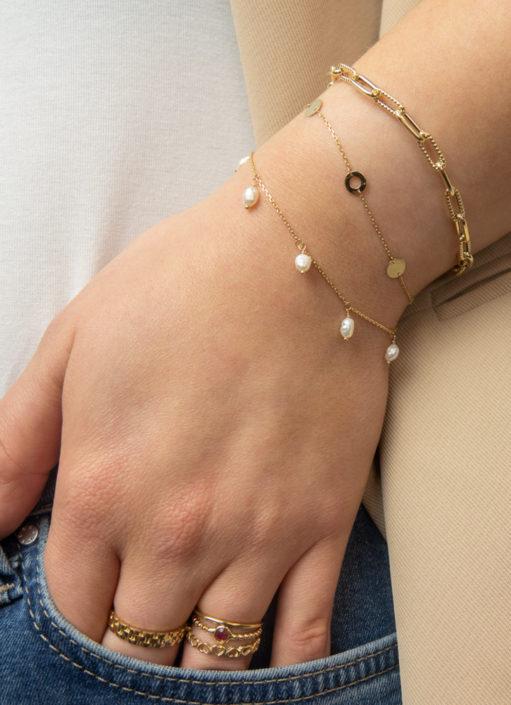 Jackie Gold | 14 karaat geelgouden armband met 3 dichte en 2 open cirkels | Barceloneta