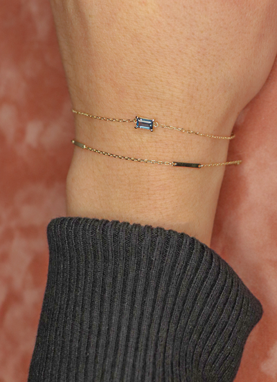 Jackie Gold | 14 karaat geelgouden armband met Londen blauwe topaas edelsteen | Medina Topaze