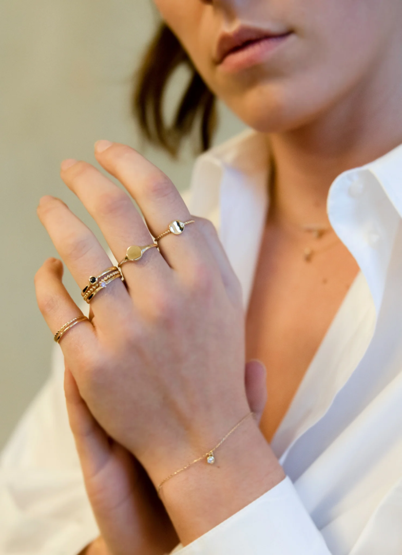 Jackie Gold | 14 karaat geelgouden ring met een gedraaid en een glad deel | Twister Twin