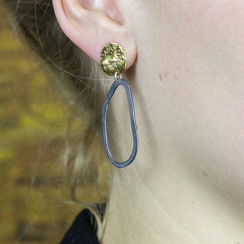 Jeh Jewels | Zilveren A-symetrische oorstekers deels geoxideerd en verguld