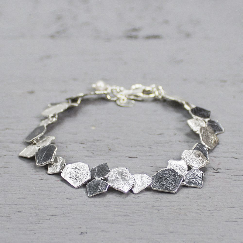 Jeh Jewels | Zilveren armband in ongelijke vormen met mooie geoxideerde schakels ertussen