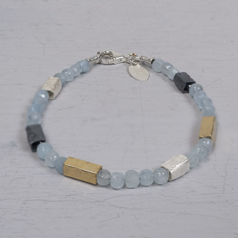 Jeh Jewels | Zilveren armband met blauwe aquamarijn afgewisseld met goldfilled stukjes