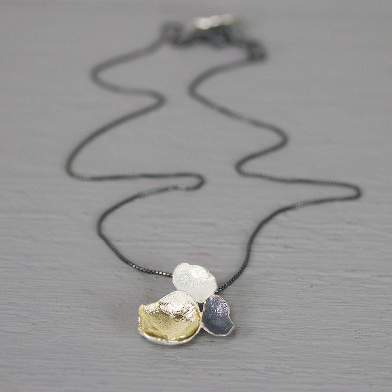 Jeh Jewels | Zilveren collier geoxideerd met een 3 kleuren hanger deels geoxideerd en deels verguld