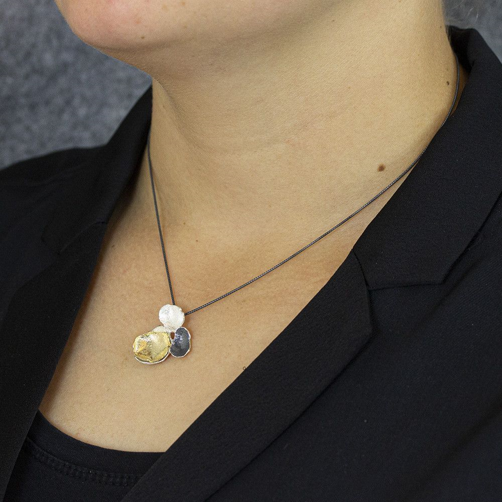 Jeh Jewels | Zilveren collier geoxideerd met een 3 kleuren hanger deels geoxideerd en deels verguld