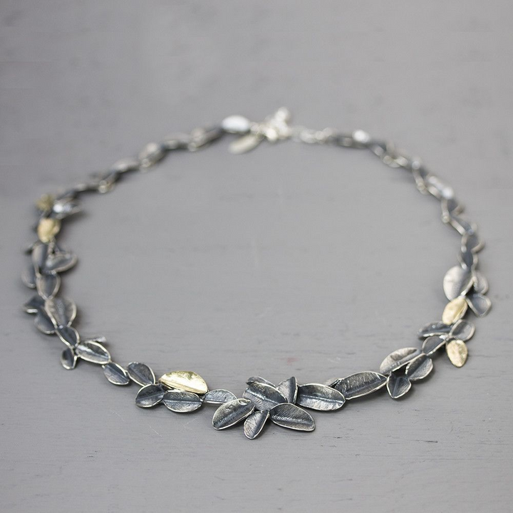 Jeh Jewels | Zilveren collier in de vorm van bloemblaadjes deels geoxideerd en deels verguld