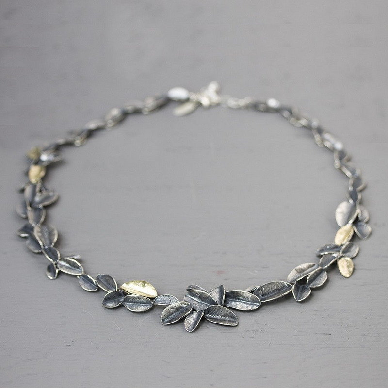 Jeh Jewels | Zilveren collier in de vorm van bloemblaadjes deels geoxideerd en deels verguld