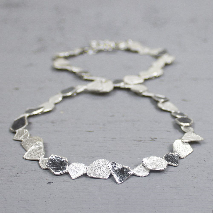 Jeh Jewels | Zilveren collier met onregelmatige hoekige plaatjes deels geoxideerd