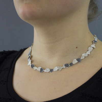 Jeh Jewels | Zilveren collier met onregelmatige hoekige plaatjes deels geoxideerd