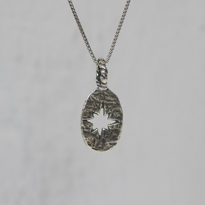 Jeh Jewels | Zilveren geoxideerd collier met ovalen hanger met opengewerkte ster