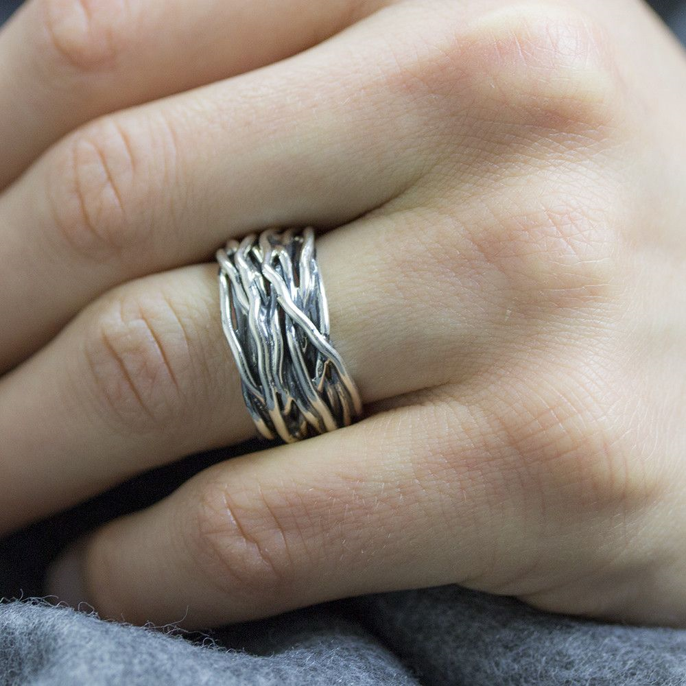 Jeh Jewels | Zilveren geoxideerde ring. Het rommelig gewikkelde draad geeft een stoere uitstraling