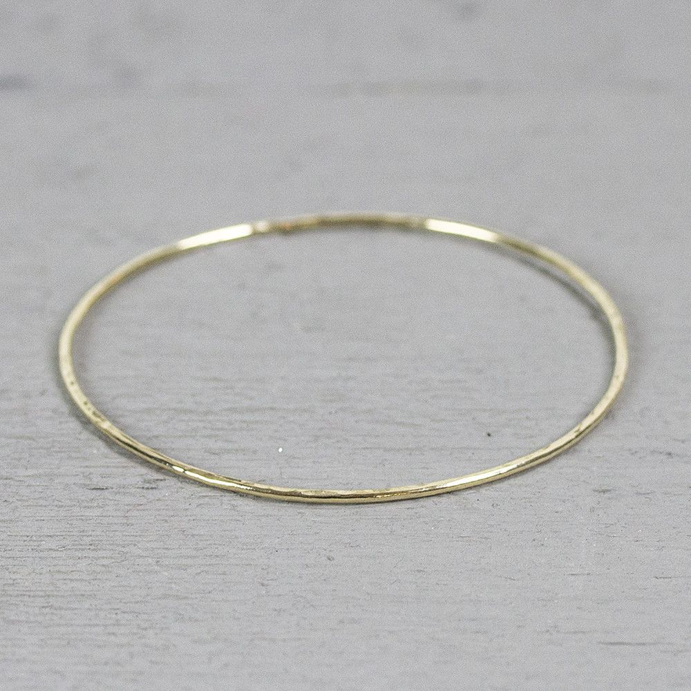 Jeh Jewels | Zilveren goldfilled rinkelarmband van ronde draad met hamerslag structuur dun