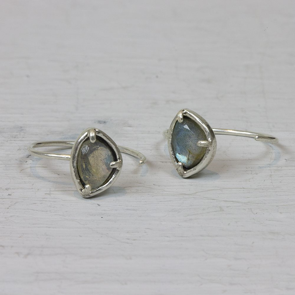 Jeh Jewels | Zilveren oorhaak met knop van labradoriet