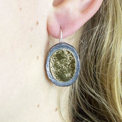 Jeh Jewels | Zilveren oorhanger deels verguld en geoxideerd in ovale vorm