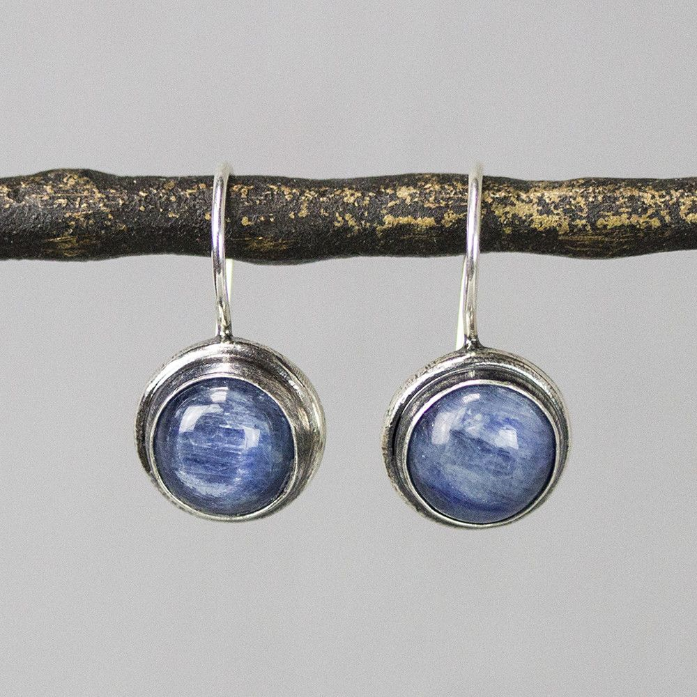 Jeh Jewels | Zilveren oorhanger geoxideerd met blauwe kyaniet edelsteen