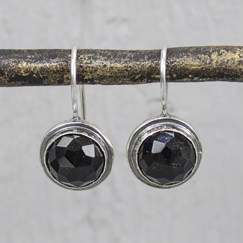 Jeh Jewels | Zilveren oorhangers met gefaceteerde onyx