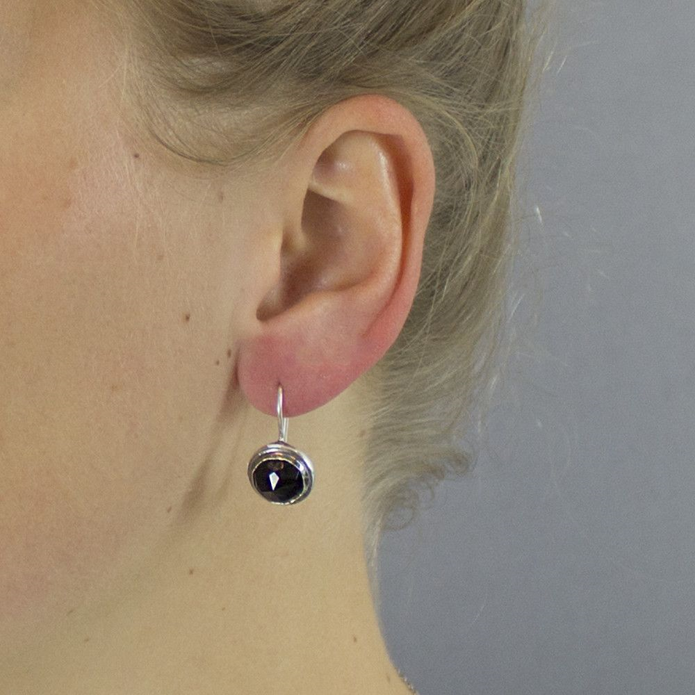 Jeh Jewels | Zilveren oorhangers met gefaceteerde onyx