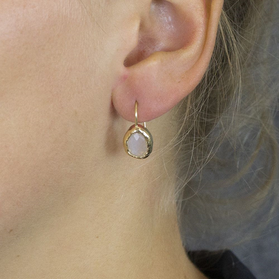 Jeh Jewels | Zilveren oorhangers verguld in goud met maansteen