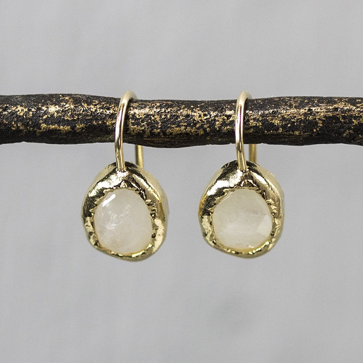 Jeh Jewels | Zilveren oorhangers verguld in goud met maansteen