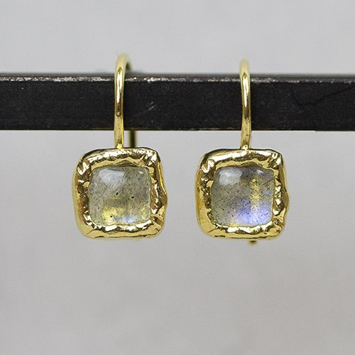 Jeh Jewels | Zilveren oorhangers verguld met daarin een labradoriet cabuchon