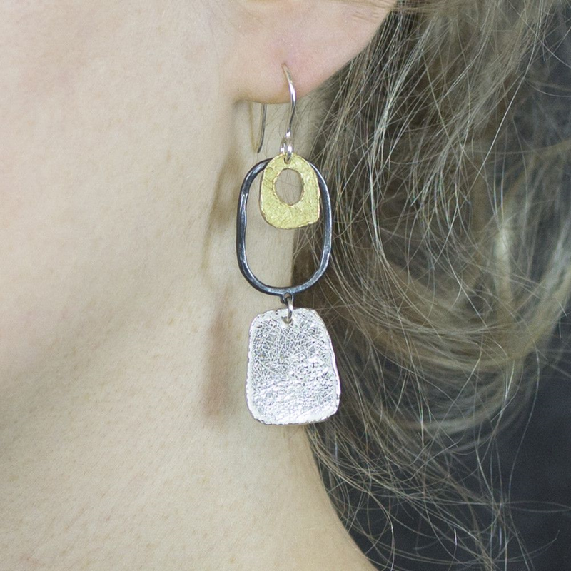 Jeh Jewels | Zilveren oorhangers wisselend van vorm met deels met goldfilled en geoxideerd zilver