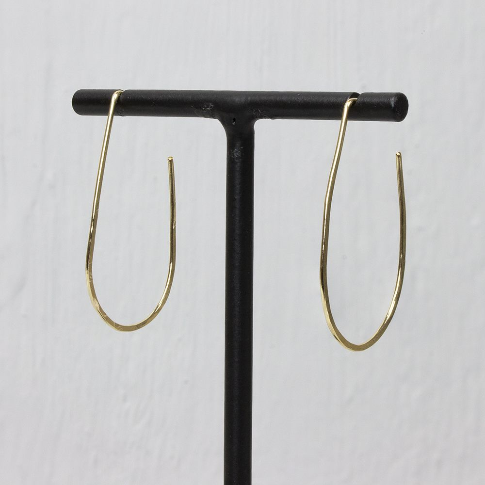 Jeh Jewels | Zilveren oorsteker in de vorm van een haak. De oorsteker is verguld met een laagje goud