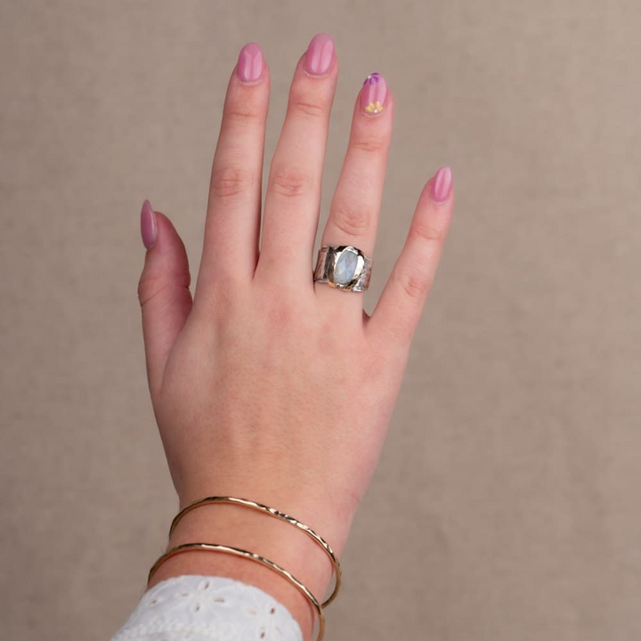 Jeh Jewels | Zilveren ring deels geoxideerd met 9 karaat goud en maansteen