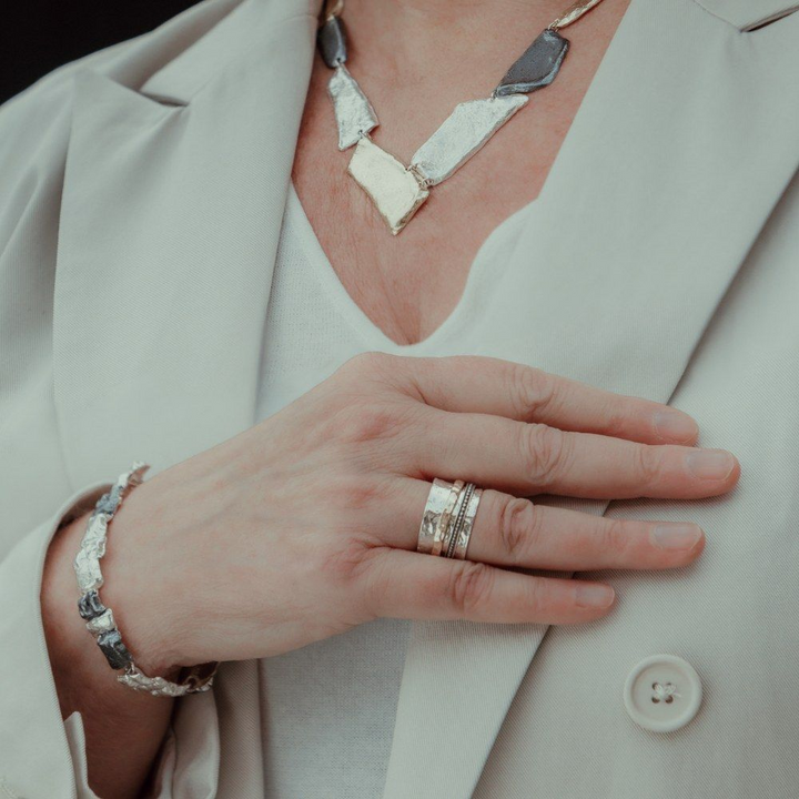 Jeh Jewels | Zilveren ring deels goldfilled en deels geoxideerd. Ringen aan de binnenkant bewegen speels