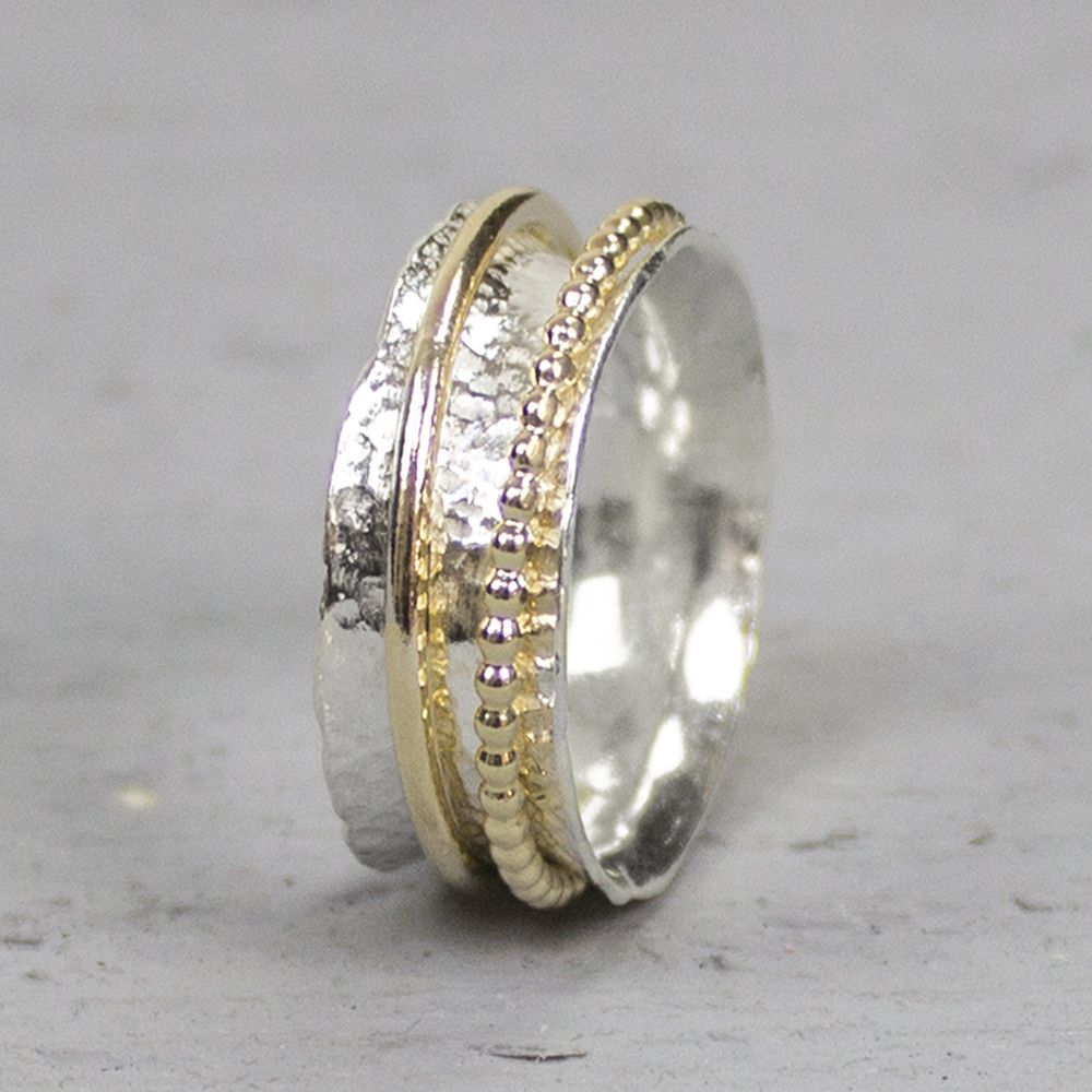 Jeh Jewels | Zilveren ring met hamerslag structuur en één goldfilled bandje en één goldfilled pareldraad voor een chique effect