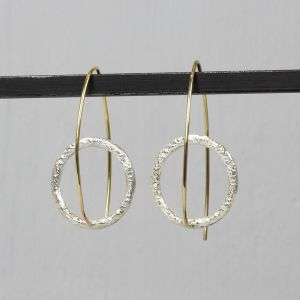 Jeh Jewels | Zilveren tweekleurige oorhangers. De oorhangers zijn deels goldfilled