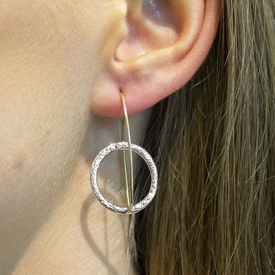 Jeh Jewels | Zilveren tweekleurige oorhangers. De oorhangers zijn deels goldfilled