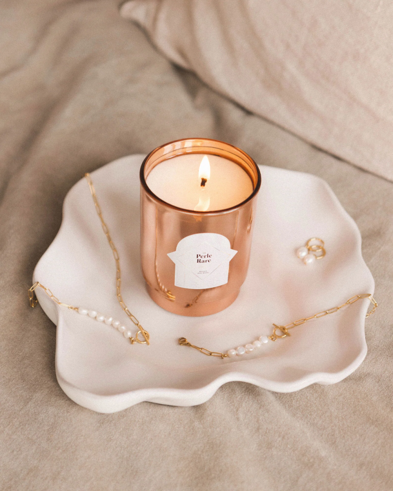 MY JOLIE CANDLE | Geurkaars met parel oorhangers